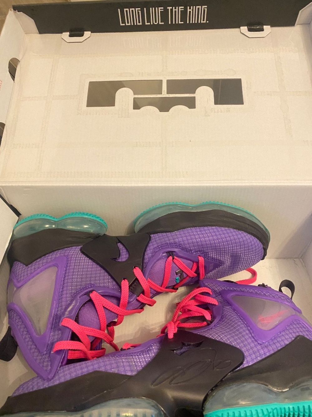 LeBron XIX - Picture 5 of 5